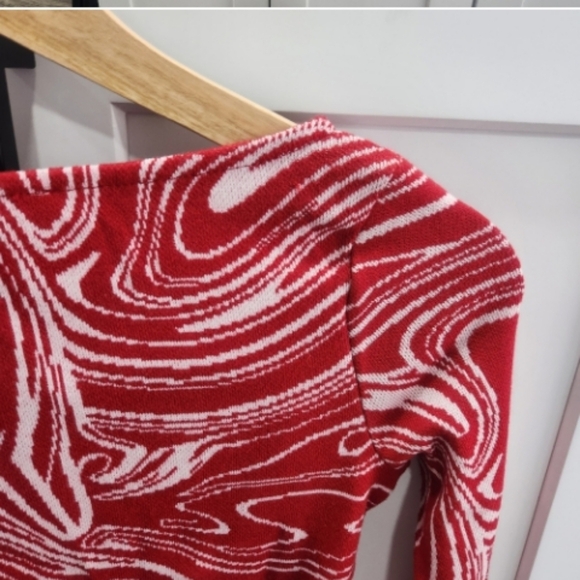 ZARA Jacquard Red White Swirl Mini Dress Knit Long Sleeve Medium Sweetheart Neck - Picture 4 of 5